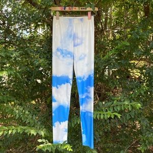 Clouded sky leggings
